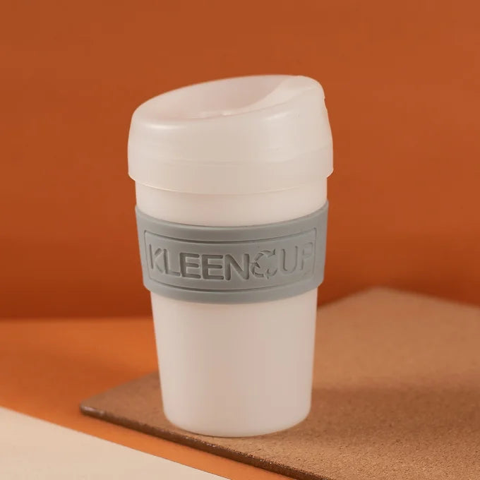 Sustainable coffee mugs with lids and non-slip silicone bands