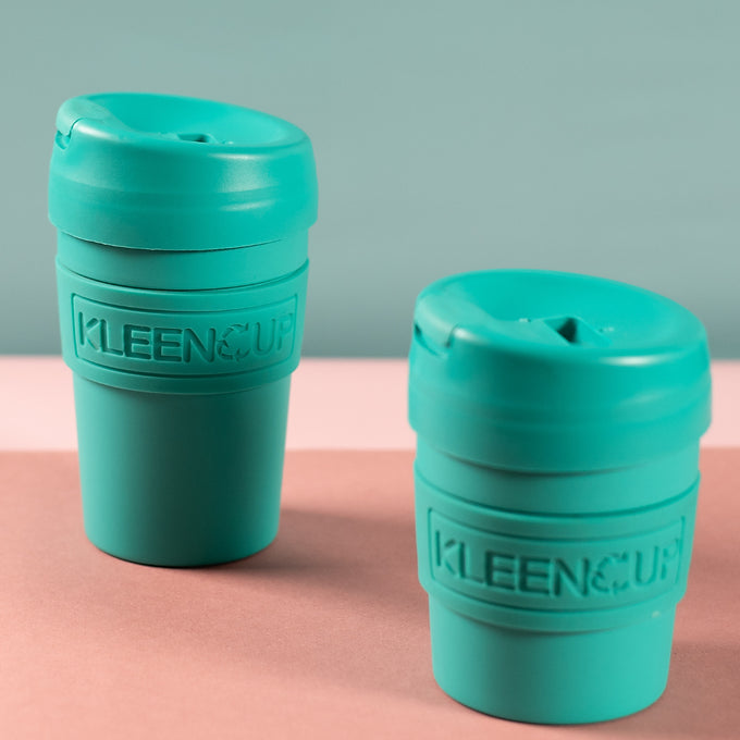 Sustainable coffee mugs with lids and non-slip silicone bands