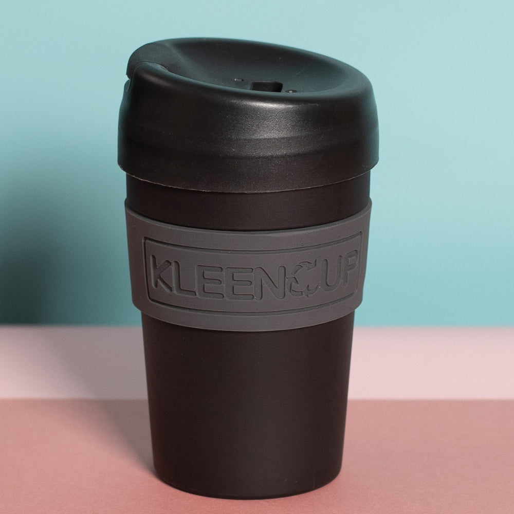 Sustainable coffee mugs with lids and non-slip silicone bands